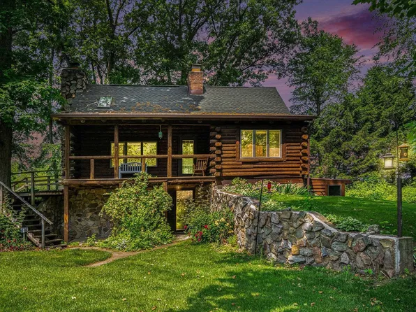 9162 W Old Road 30, Etna Green, IN 46524