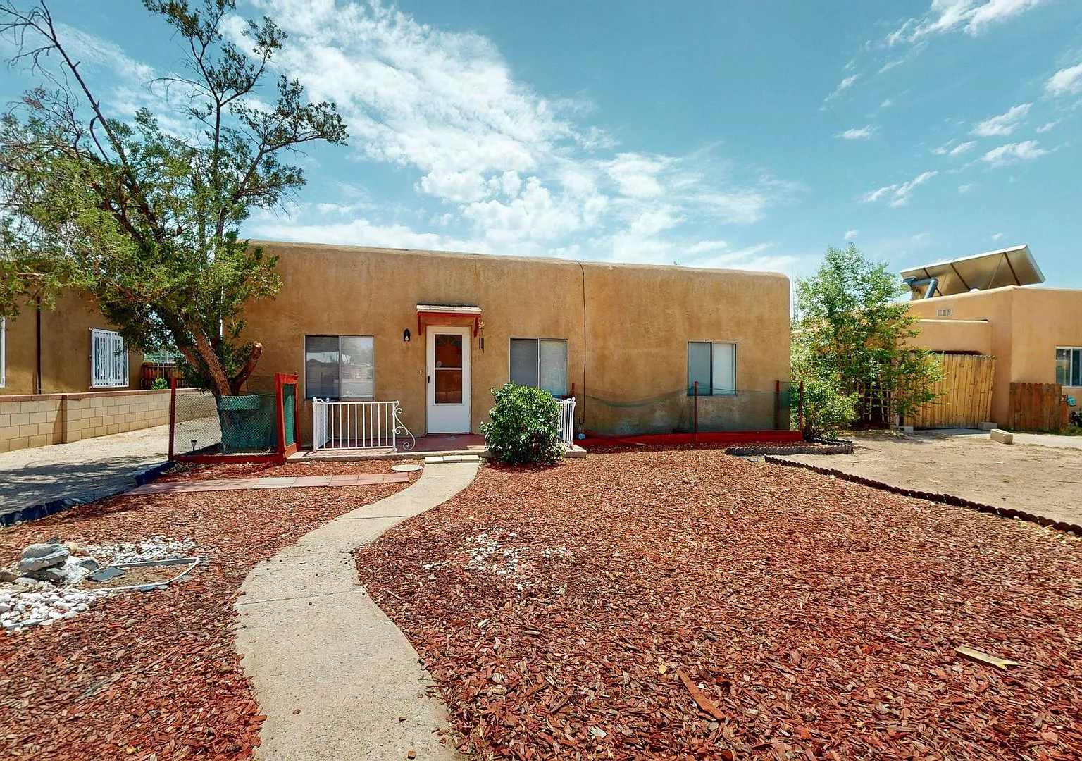 Near North Valley Pueblo 2 Bedroom 1 Bath With Garage — Photo 1