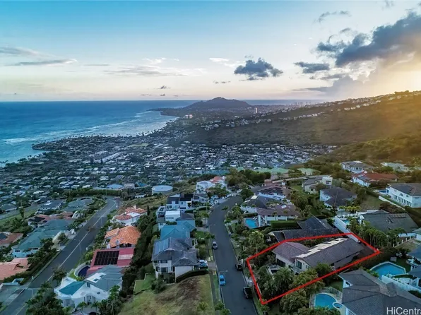 550 Kahiau Loop, Honolulu, HI 96821