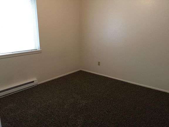 5th image of 921 SE Klemgard St APT B2