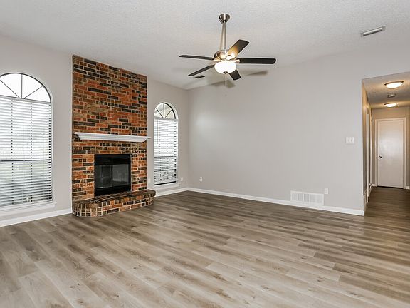 3rd image of 1408 Chapman Dr