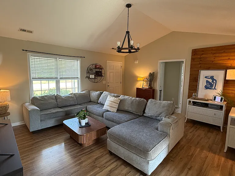 7209 Woodhall Dr — Photo 2