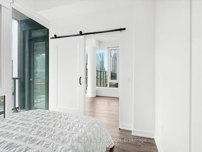 158 Front St E #1018 — Photo 17