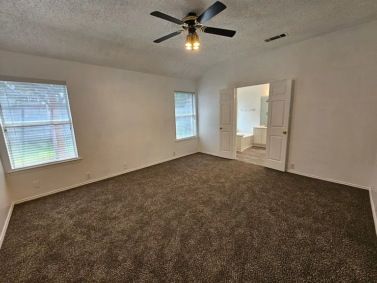 1128 Marshall Dr — Photo 30