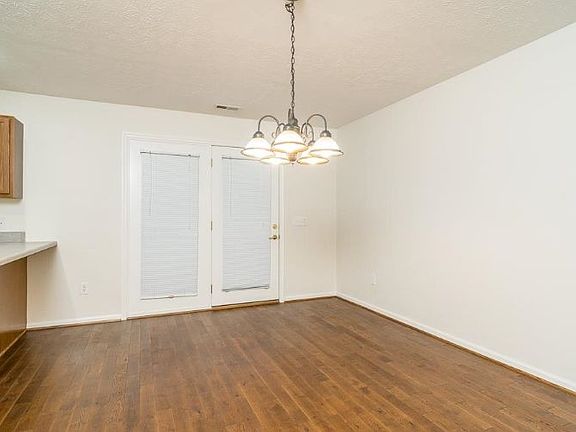 5th image of 464 Hickory Grove Cir