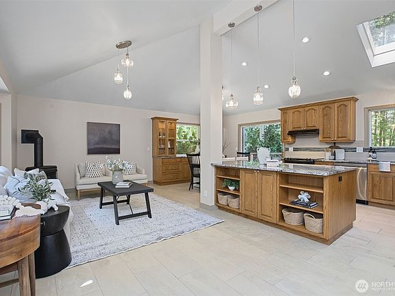 4th image of 3914 SW Huckleberry Road