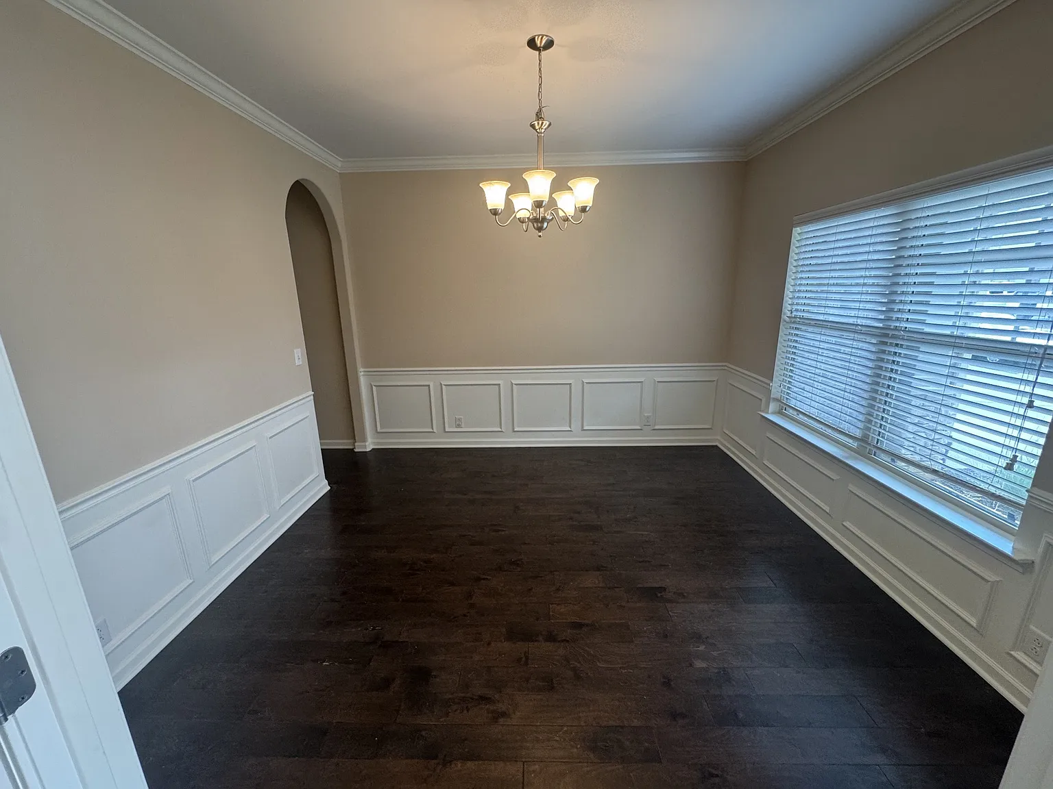 4 bed, 2.5 bath, 2451 sqft, $2,500 — Photo 4