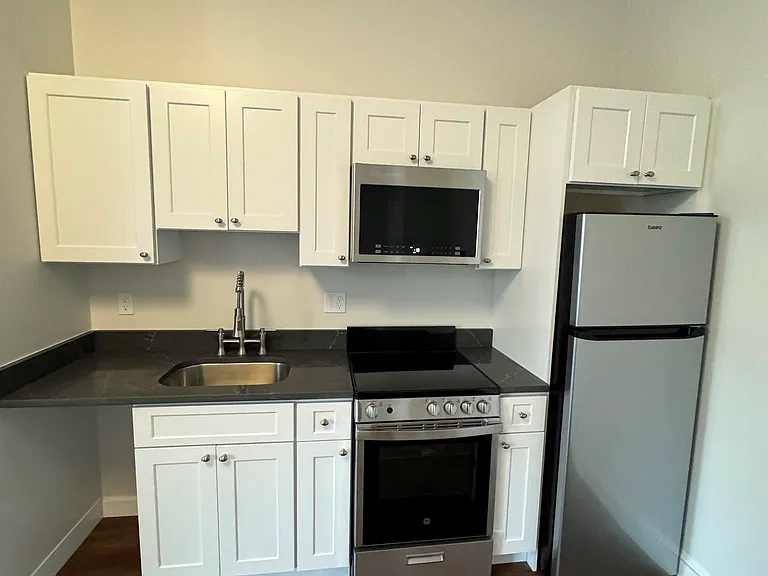 132 Middle St #7 — Photo 8