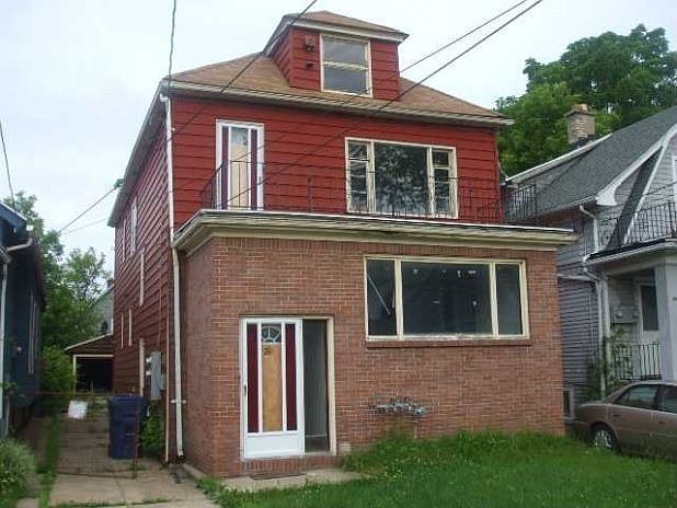 1st image of 76 Manhattan Ave