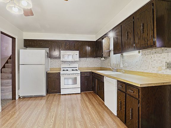 5th image of 16460 Blossom Ln