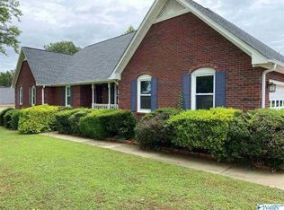 220 Slaterock Rd, Hazel Green, AL 35750