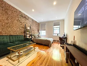 Rented by Century 21 Premier 