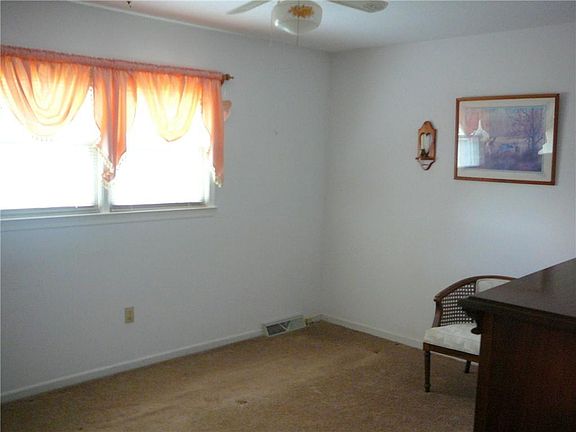 5th image of 209 Knollwood Dr