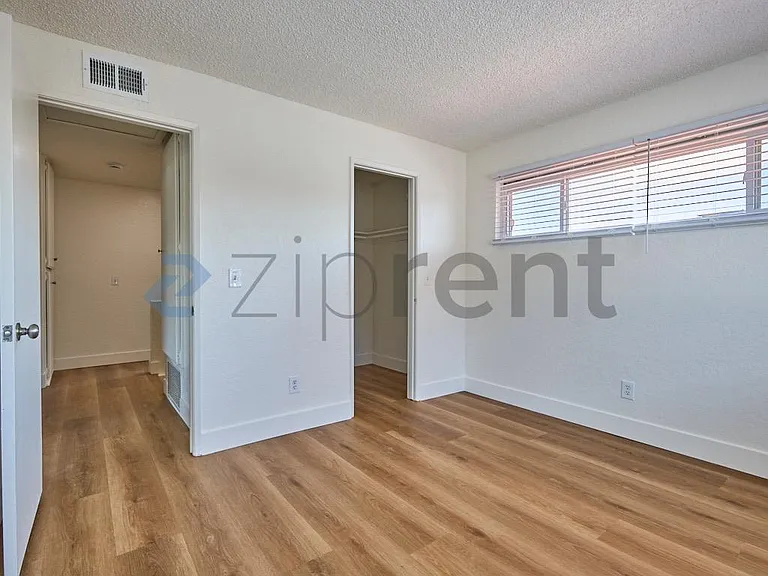 213 E Acacia St #A — Photo 20