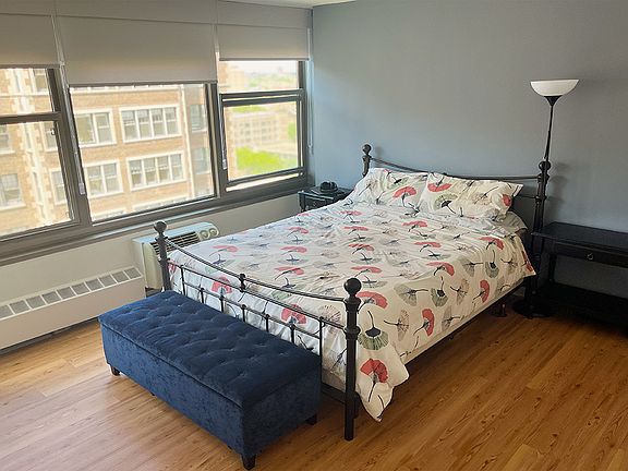 5th image of 360 W Wellington Ave APT 13D