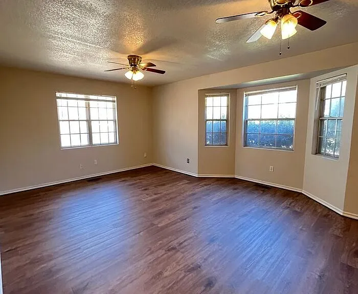 3611 N Drexel Blvd — Photo 12