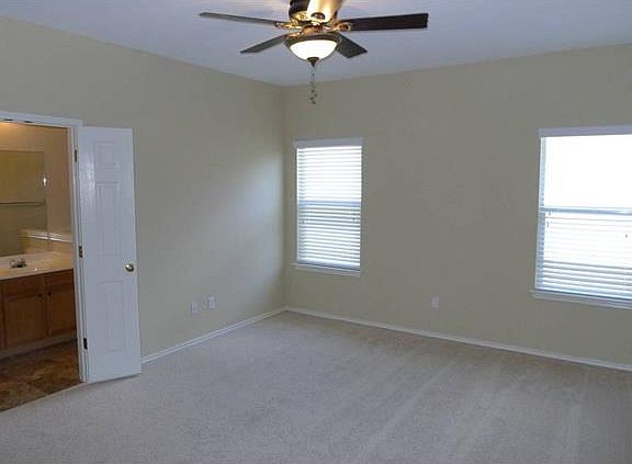 5th image of 151 Amber Oak Dr