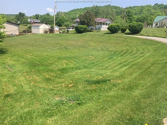 4th image of 6 Lake View Dr