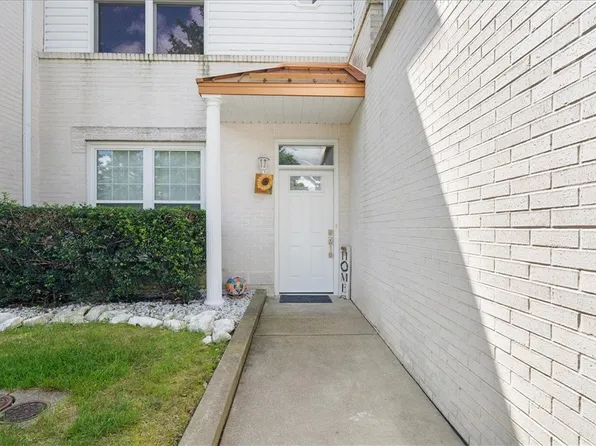 201 Adams Pointe Blvd Unit 1, Mars, PA 16046