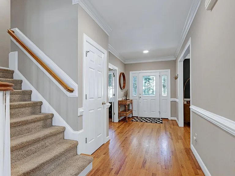 2711 Ashland Dr — Photo 5