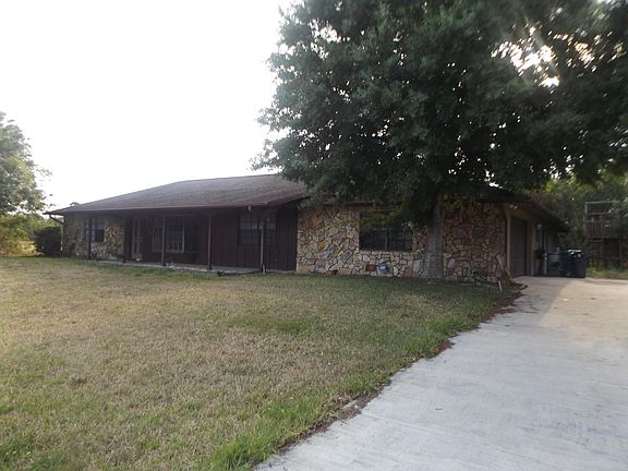5th image of 303 Deerwood Lane