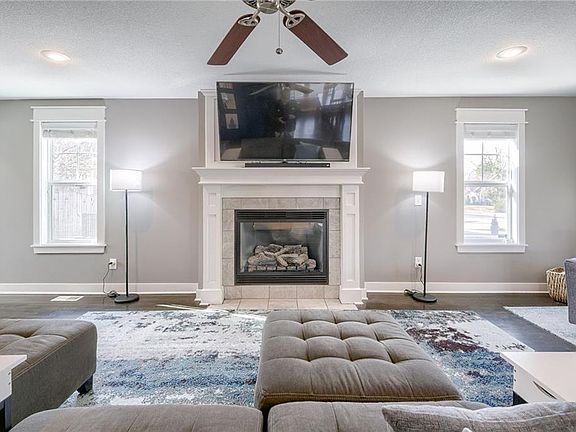 3rd image of 5925 Brookside Blvd