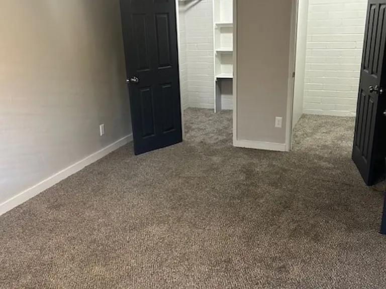 Waters Edge Apartments — Photo 51