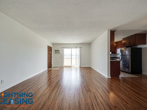 4th image of 17346 Burbank Blvd #18C