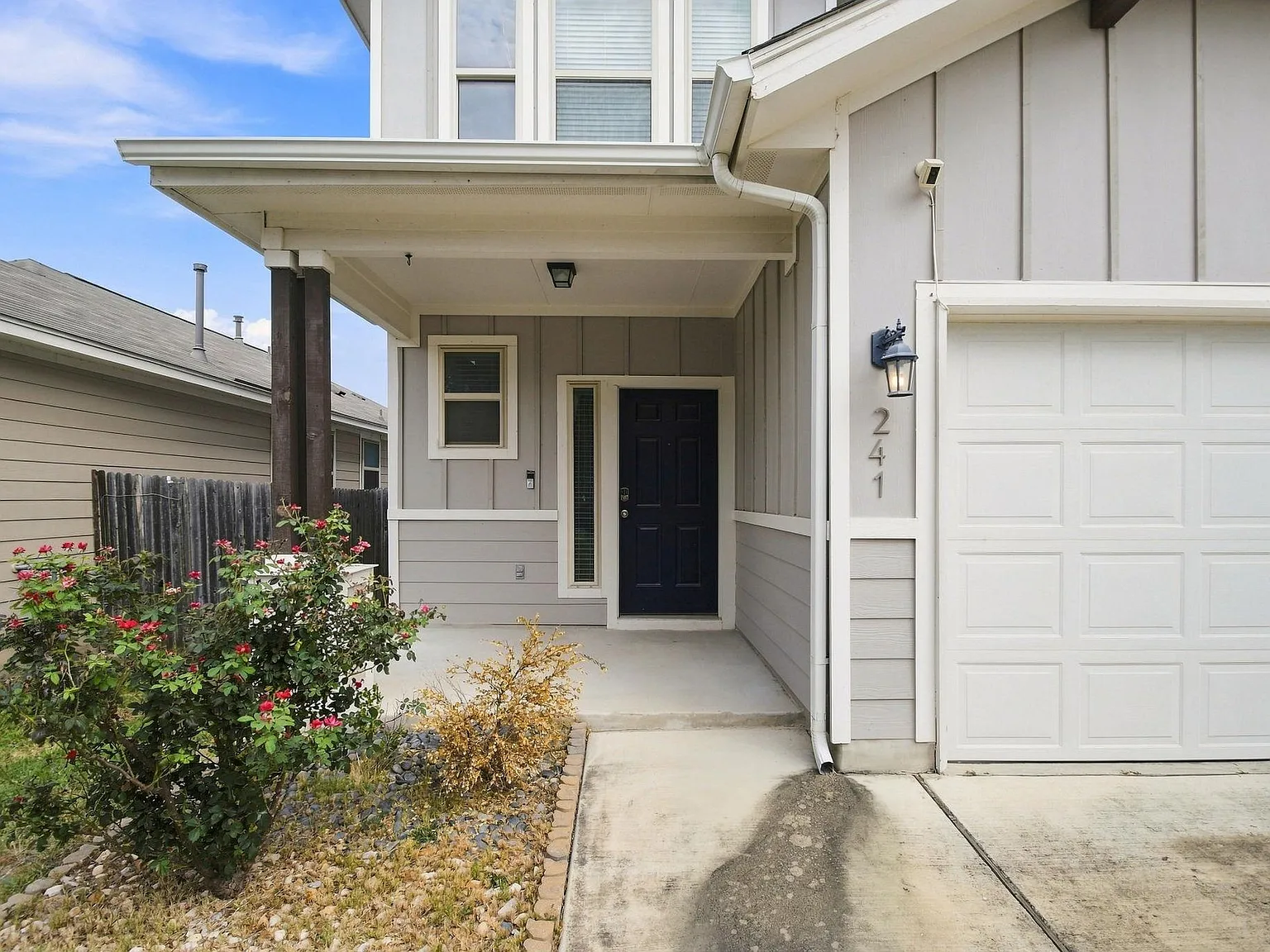 4 bed, 2.5 bath, 2042 sqft, $2,280 — Photo 2