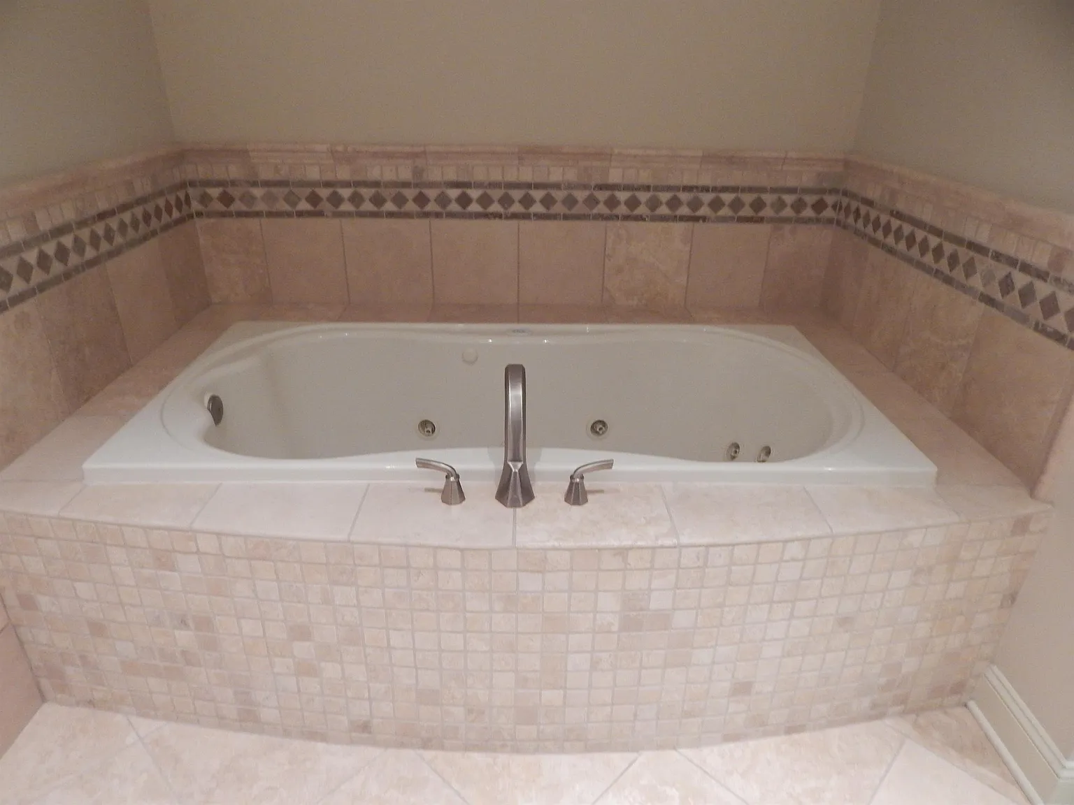 2 bed, 2312 sqft — Photo 2