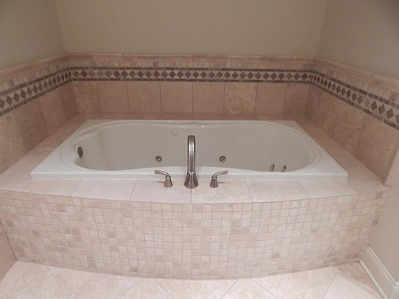 2nd image of 210 S 16th St APT 915
