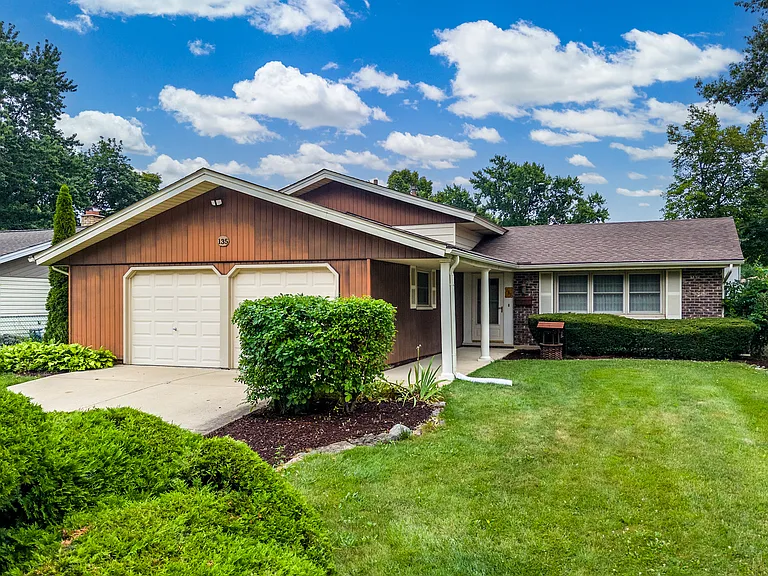 135 Jeffery Ln — Photo 1