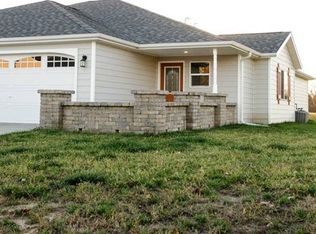 6392 Copperleaf Dr, Wamego, KS 66547