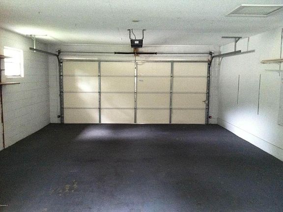 4th image of 1683 N Singleton Ave