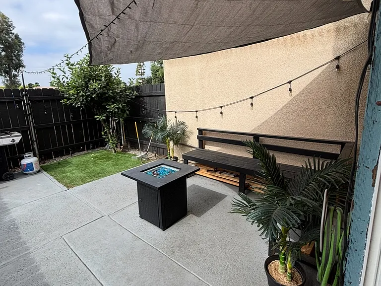 2562 Bryn Mawr Ln — Photo 1