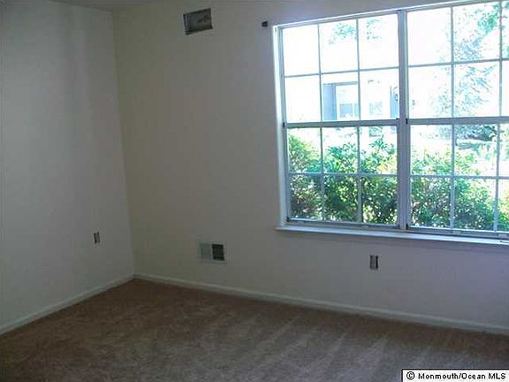 5th image of 1041 Canterbury Drive #B