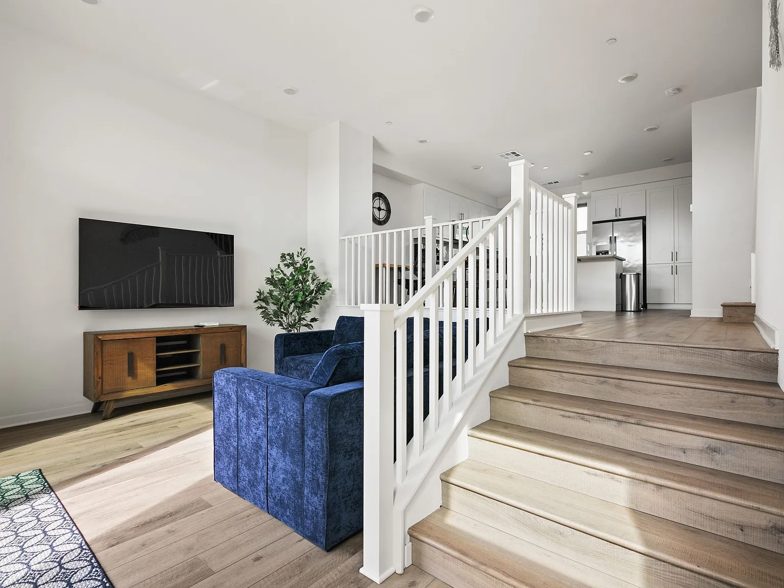 4 bed, 3.5 bath, 1853 sqft, $8,200 — Photo 4