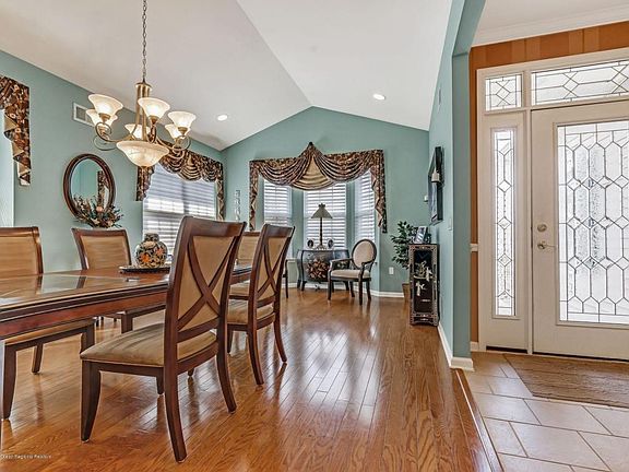 4th image of 206 Enclave Blvd