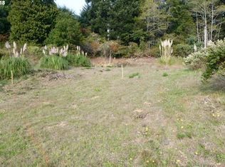 574 Meadow Ln, Brookings, OR 97415