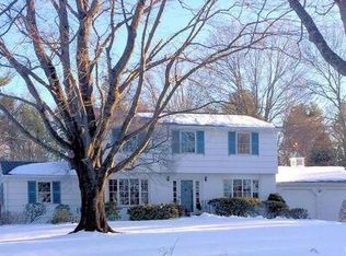 6 Smoke Rise Rdg, Newtown, CT 06470