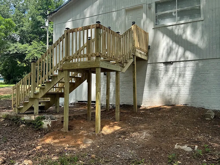 2733 Simpson St — Photo 3