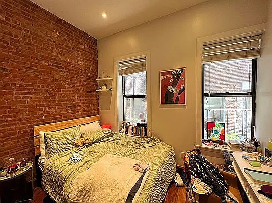 4th image of 253 Elizabeth St APT 4R