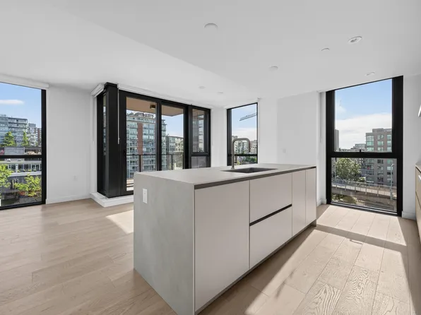 1530 W 6th Ave #801, Vancouver, BC V6J 1R2