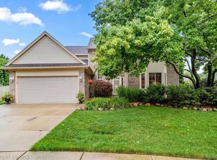 24585 Christian Dr, Brownstown, MI 48134