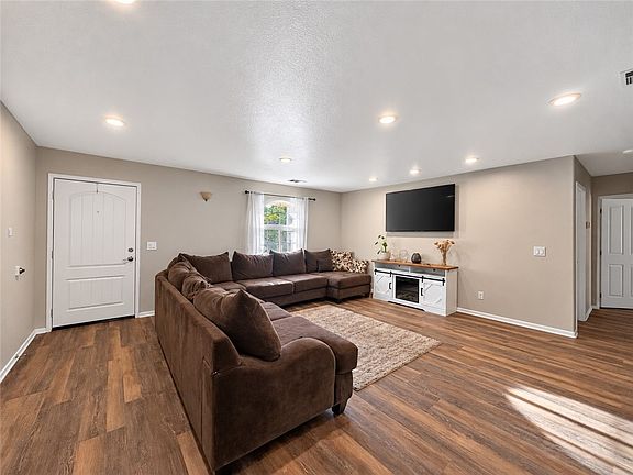 3rd image of 2175 Avenida Manzana