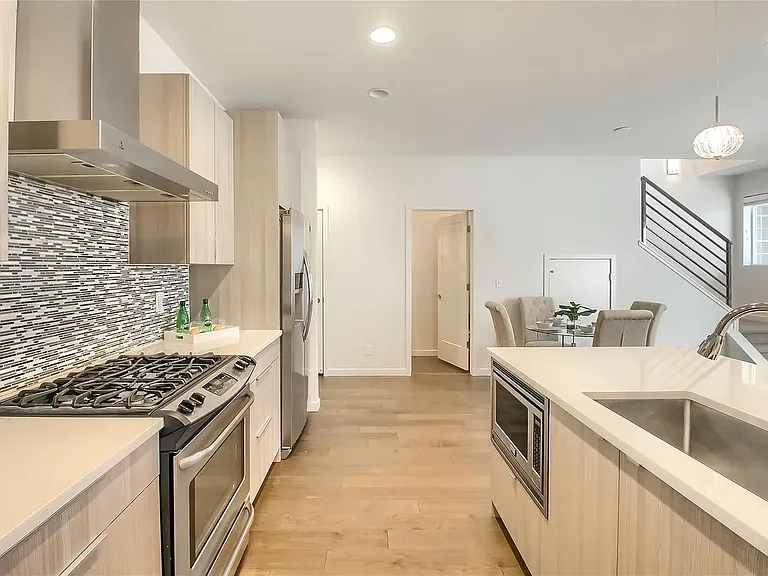 3464 Albion St — Photo 10