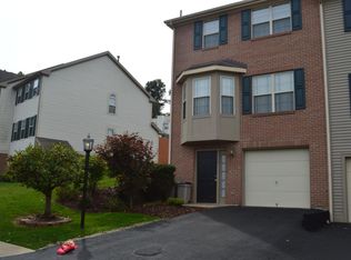 118 Hillvue Dr, Seven Fields, PA 16046