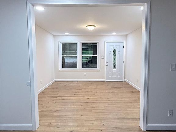 3rd image of 4814 Chapel Grove Rd