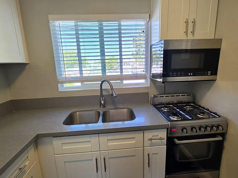 731 Owen Dr #E — Photo 2