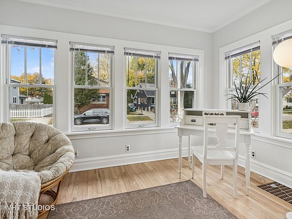 3rd image of 1441 E Walnut Ave